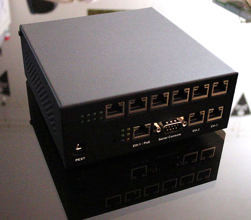 Illustration for article titled Slurpr Wi-Fi Box Sucks Up Six Signals for Super Broadband